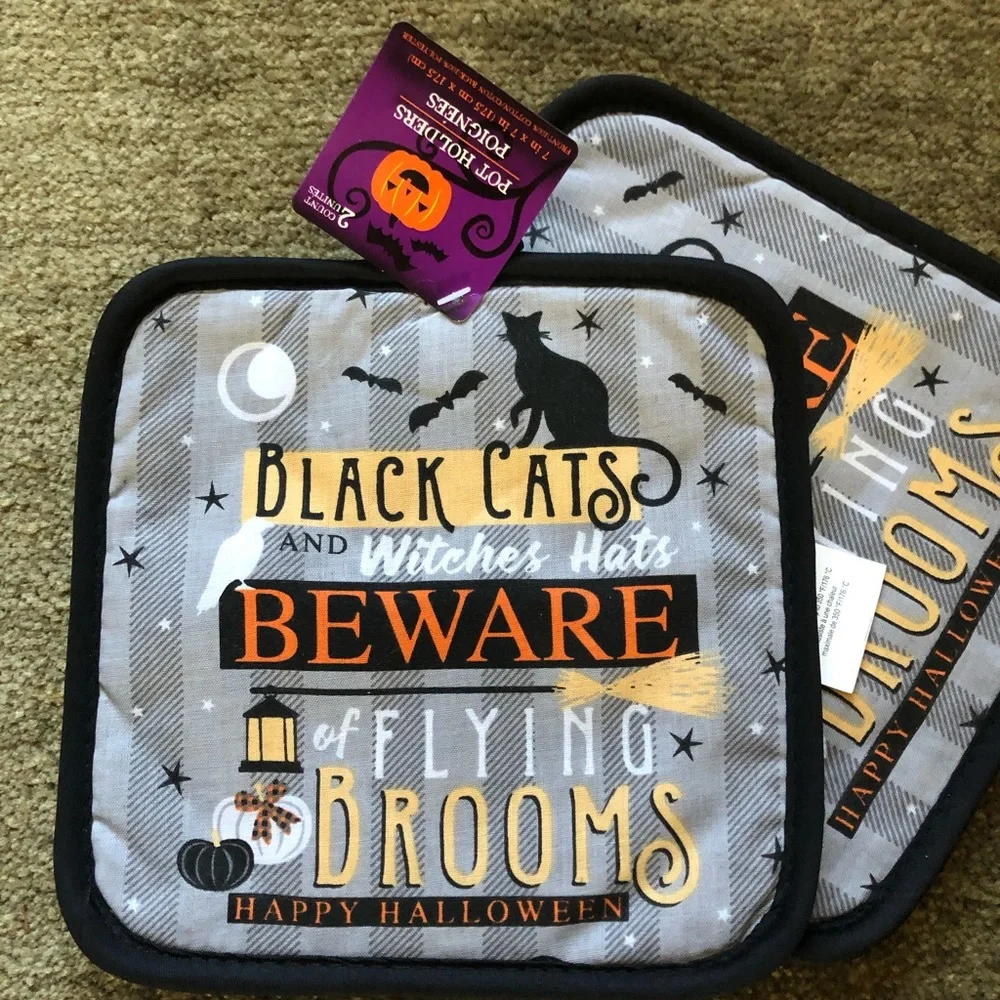 Halloween kitchen towel, oven mitt and pot holders